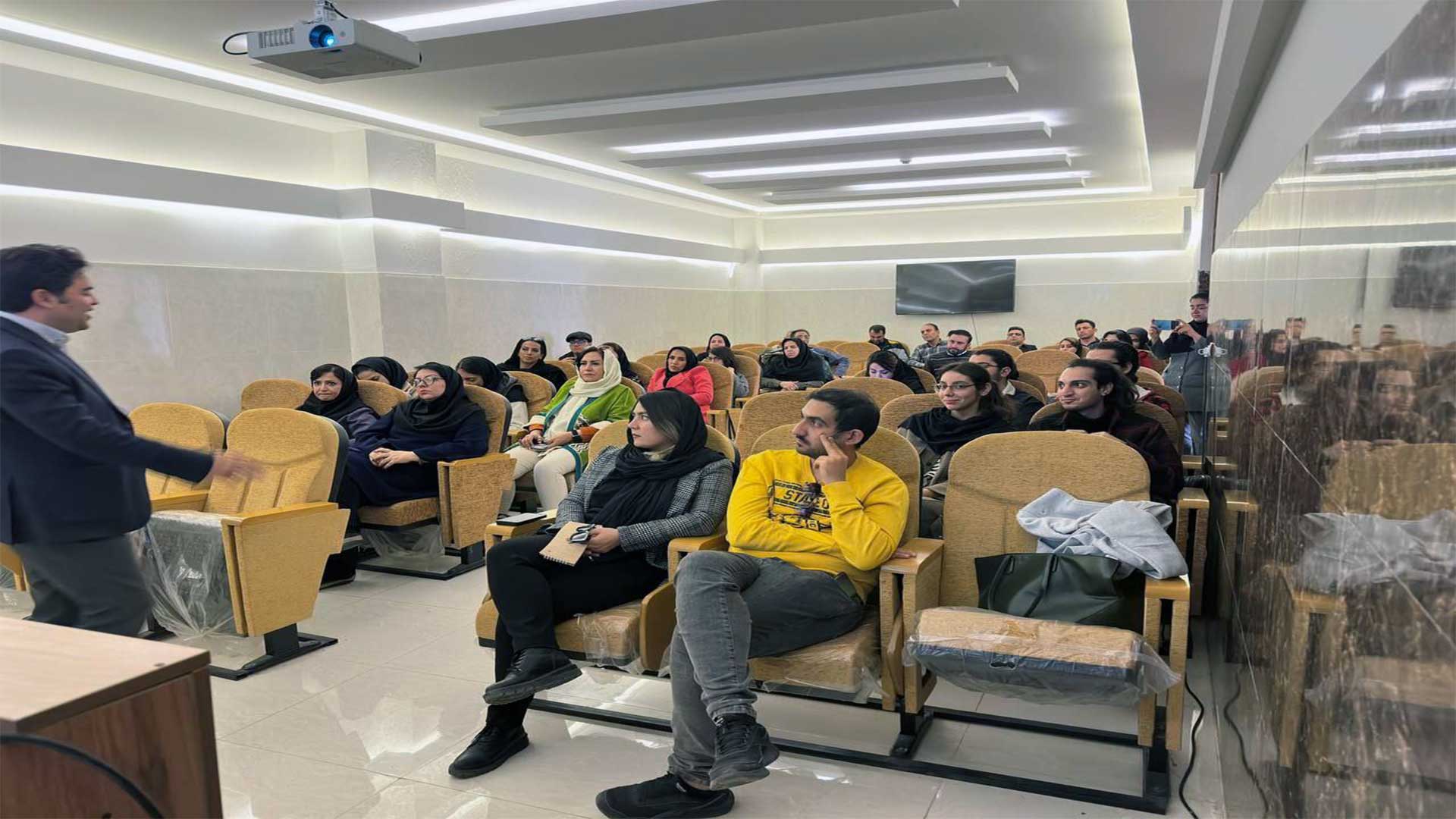 کارگاه روان نمایش گری مقدماتی در پارک سلامت روان حاجات