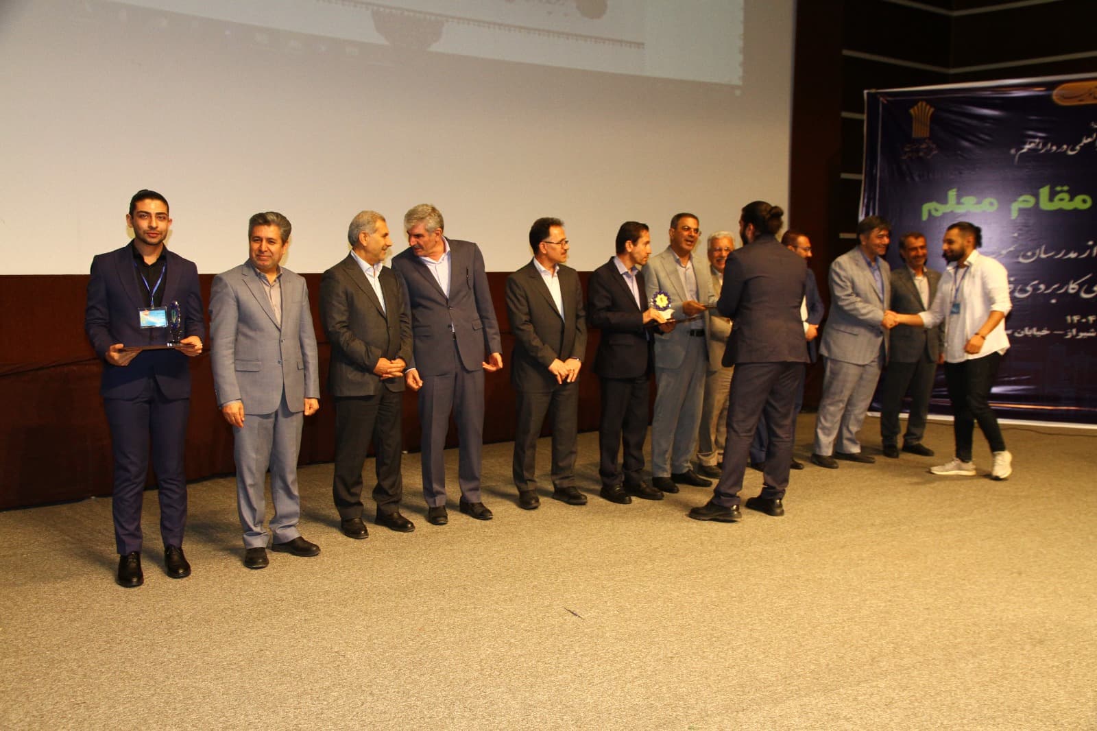 برگزیدگان هفتمین جشنواره درون‌دانشگاهی «رویش» دانشگاه جامع علمی‌کاربردی معرفی و تجلیل شدند